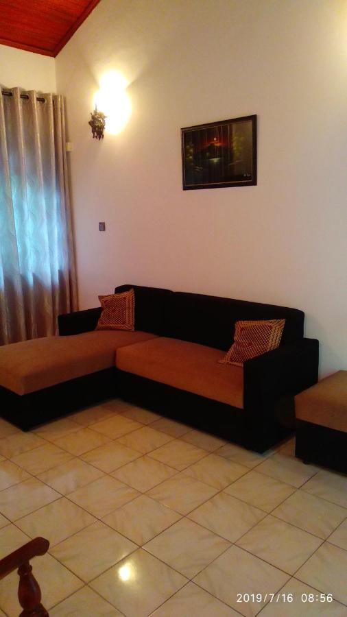 Ceylon Travel And Stay Lodge Battaramulla Ngoại thất bức ảnh