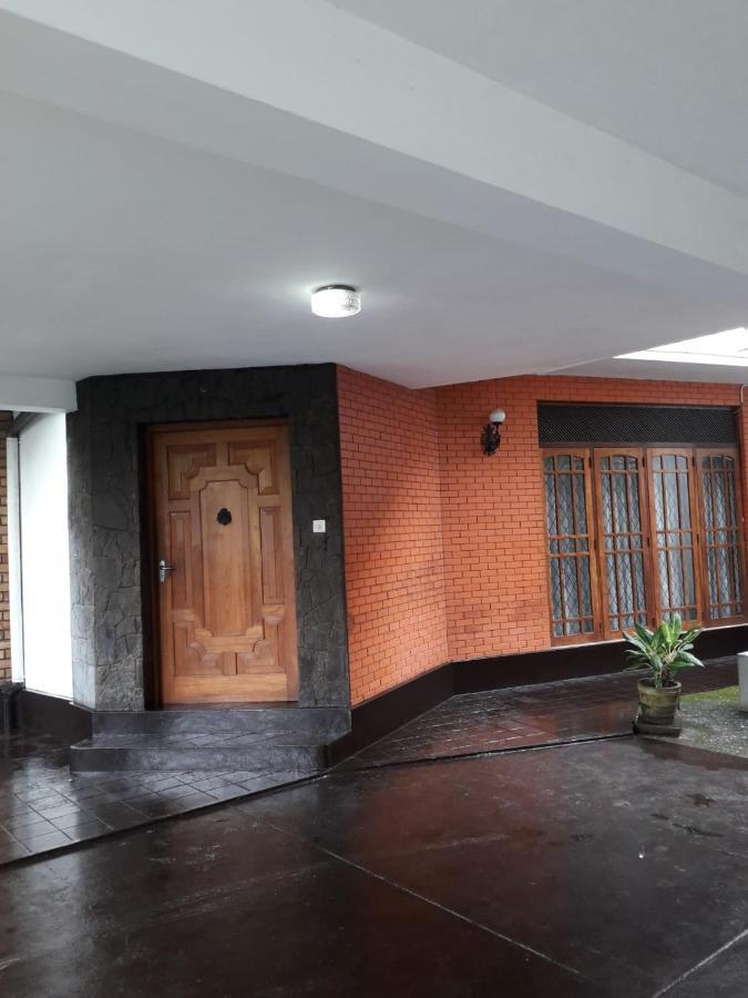 Ceylon Travel And Stay Lodge Battaramulla Ngoại thất bức ảnh