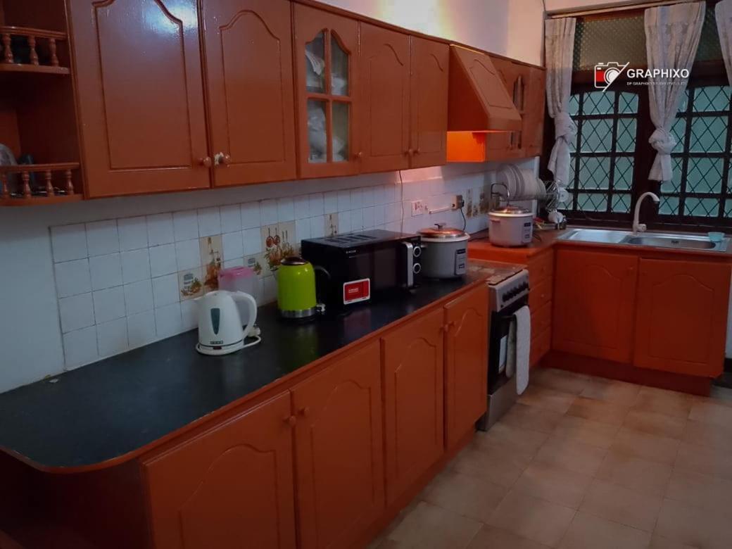 Ceylon Travel And Stay Lodge Battaramulla Ngoại thất bức ảnh